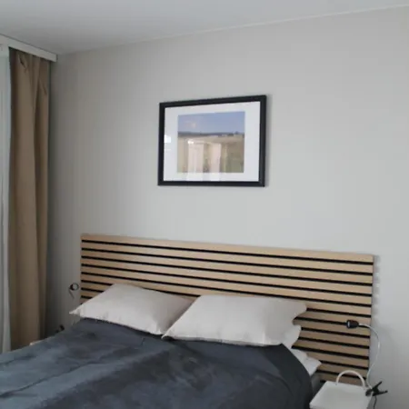 Teljaenkatu 4 *
